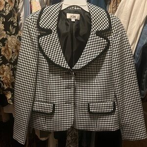 Le Suit Black and White Houndstooth Blazer
